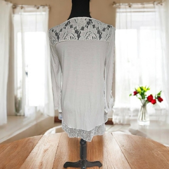 Cupio Chic White Floral Lace Tunic Blouse - Picture 2 of 5